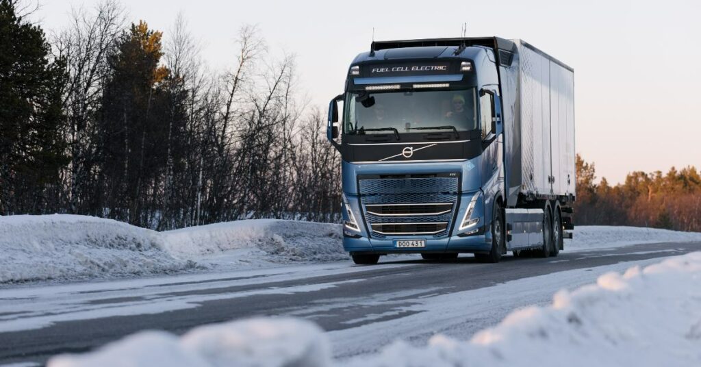 Vätgasdrivna lastbilar från Volvo testas på offentliga vägar